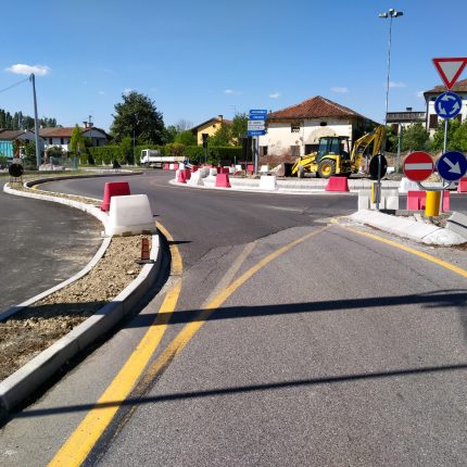 rotatorie e segnaletica orizzontale verticasle
